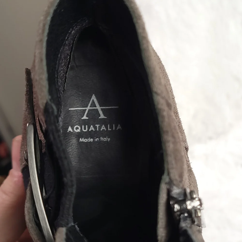 Like New! Aquatalia Ankle Boots 8.5